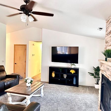 فيلا Hot Tub! King Bed-Firepitt-Near Airport& Freeway ميدفورد المظهر الخارجي الصورة