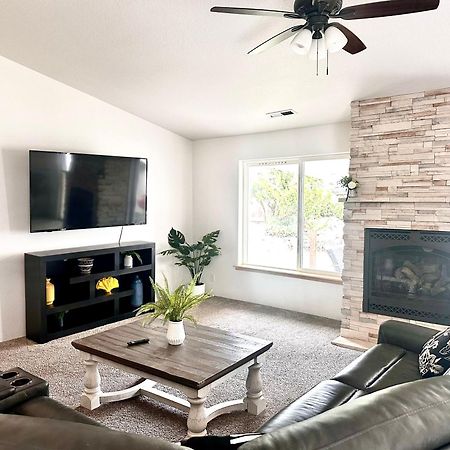 فيلا Hot Tub! King Bed-Firepitt-Near Airport& Freeway ميدفورد المظهر الخارجي الصورة