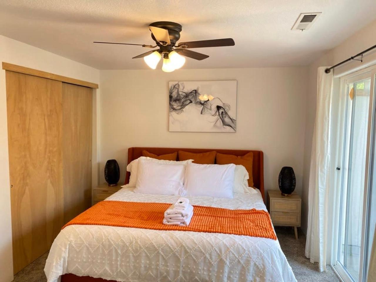 فيلا Hot Tub! King Bed-Firepitt-Near Airport& Freeway ميدفورد المظهر الخارجي الصورة