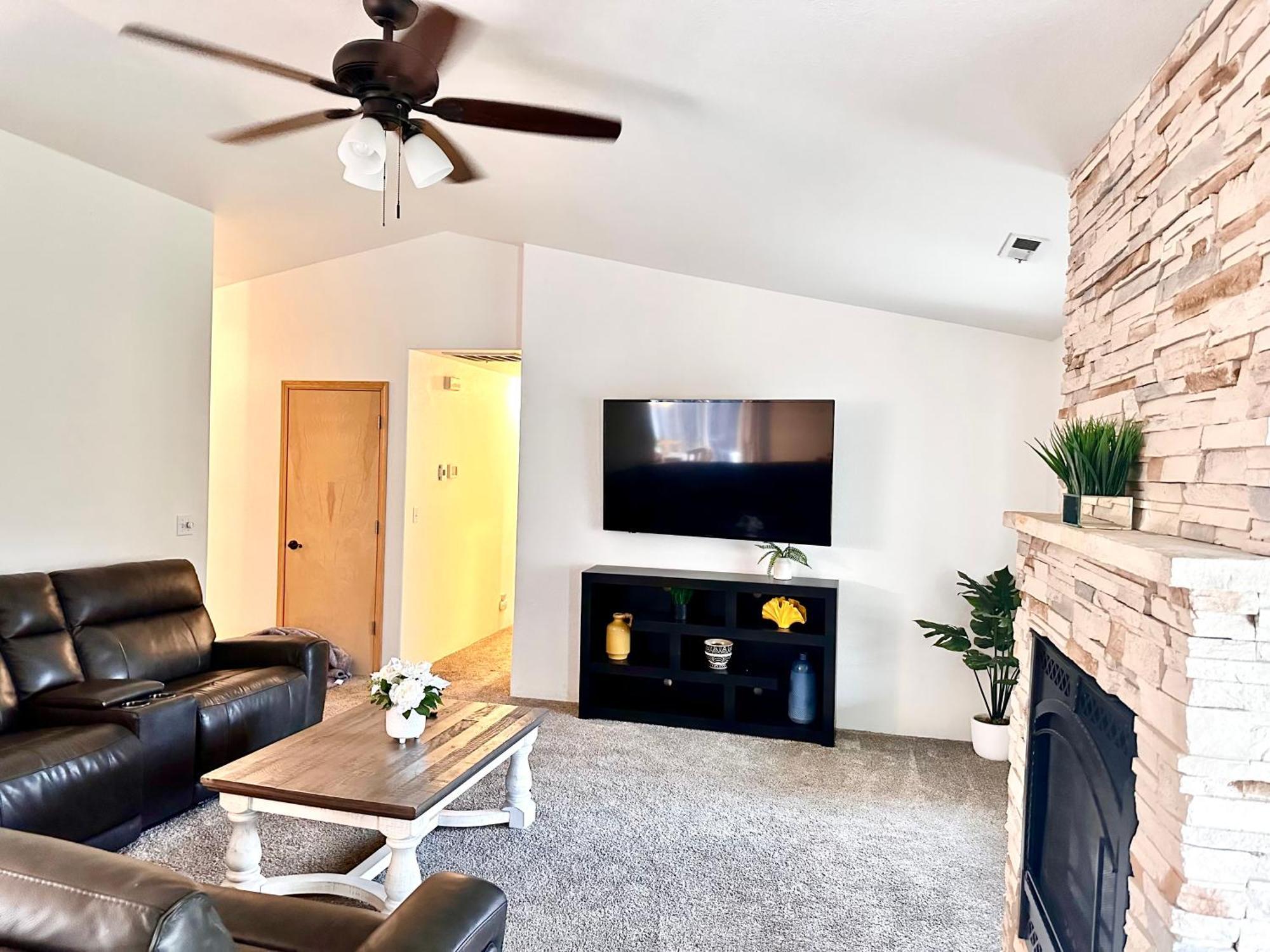 فيلا Hot Tub! King Bed-Firepitt-Near Airport& Freeway ميدفورد المظهر الخارجي الصورة