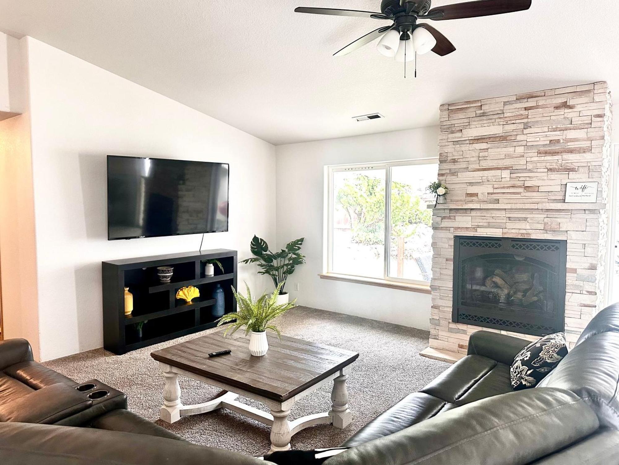 فيلا Hot Tub! King Bed-Firepitt-Near Airport& Freeway ميدفورد المظهر الخارجي الصورة